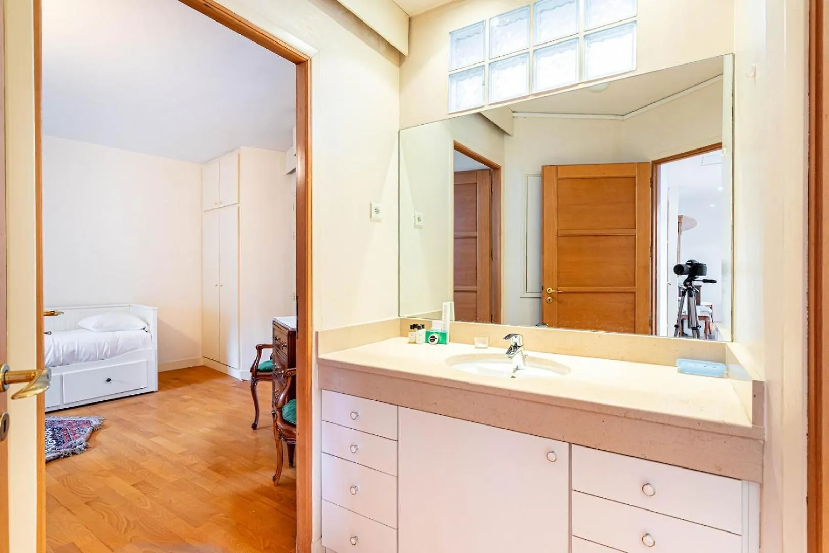 Guestready - Spacious Comfort In The 8Th Parijs 0*,